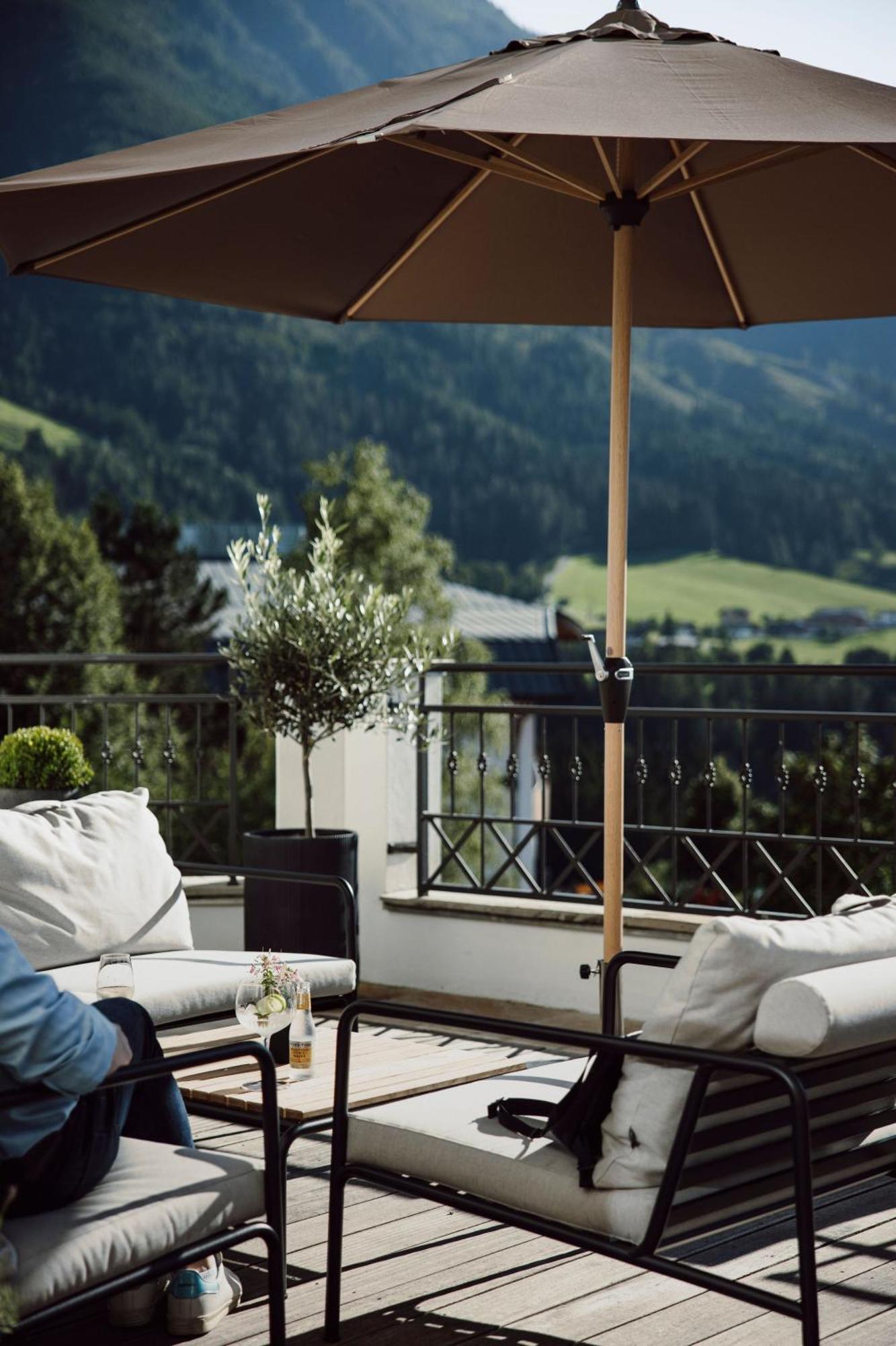 Alpina Alpendorf Hotel 4*