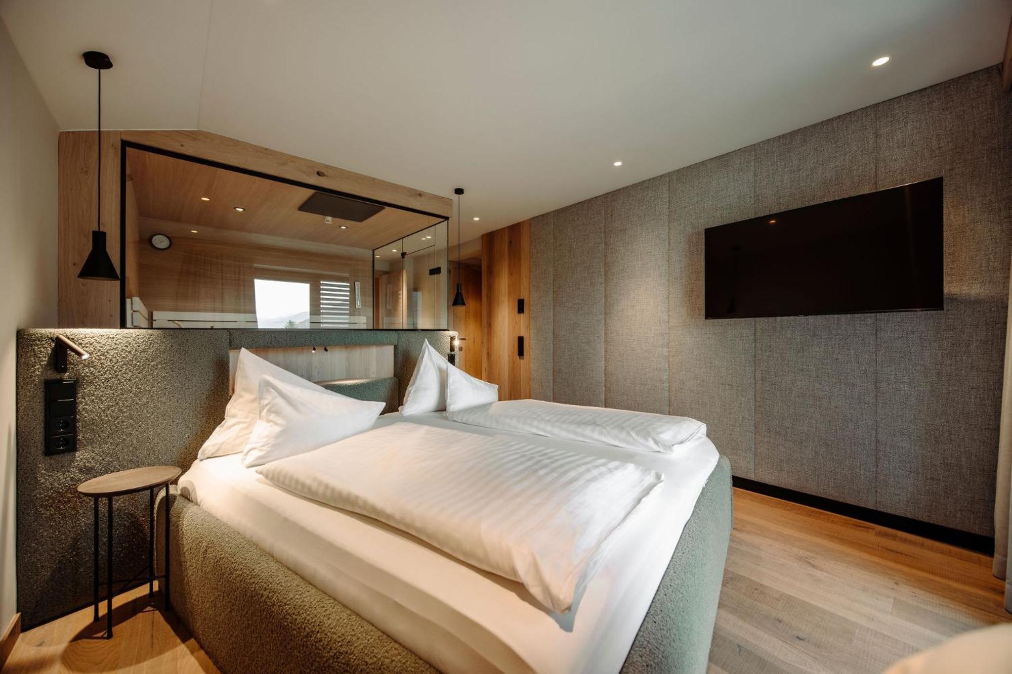 Alpina Alpendorf Hotel 4*