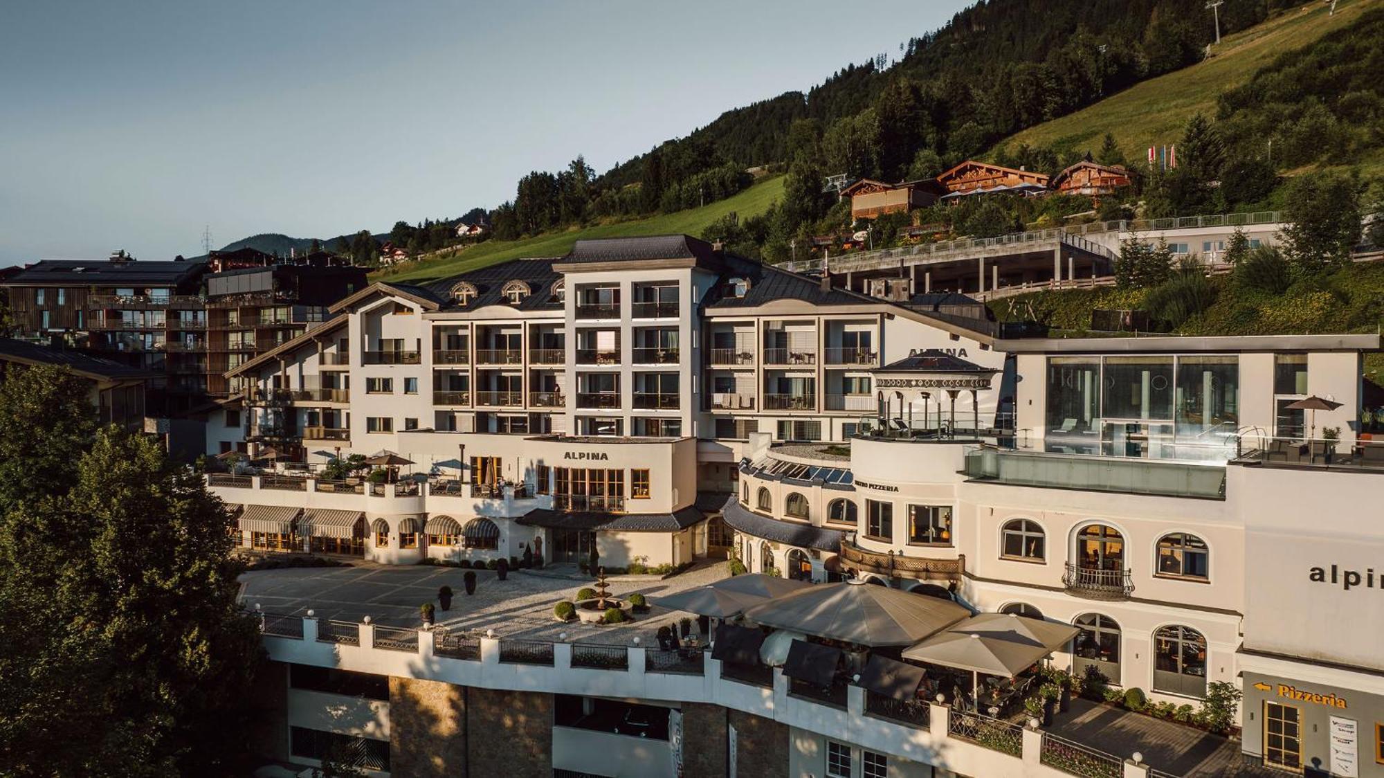 Alpina Alpendorf Hotel 4*