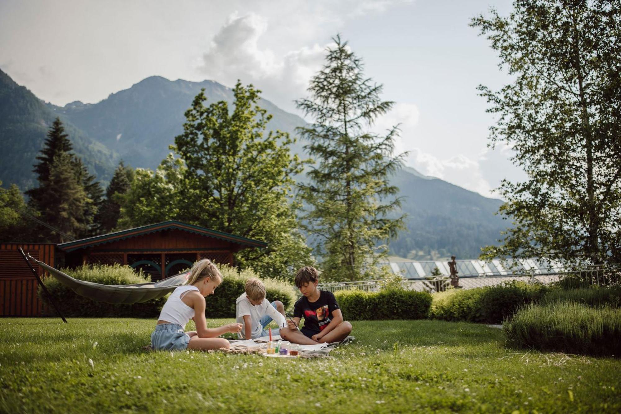 Alpina Alpendorf Hotel 4*